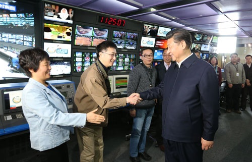 2月19日、習近平主席は主要国営メディアを視察。党への忠誠を求めるが、その行方やいかに（写真：新華社/アフロ）
