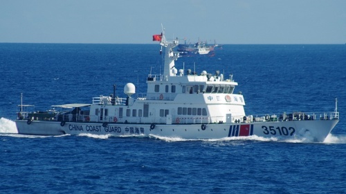 尖閣沖に中国公船。日本政府が抗議（写真提供：第11管区海上保安本部/AP/アフロ）