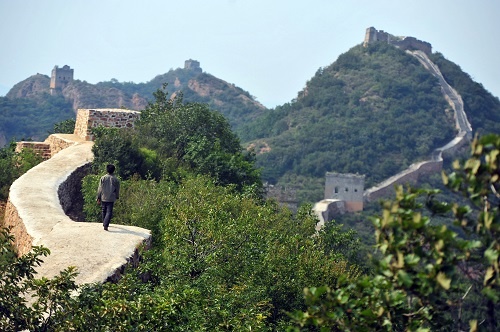 「コンクリート補修」で非難を浴びる万里の長城、小河口の風景（写真：Imachinachina/アフロ）