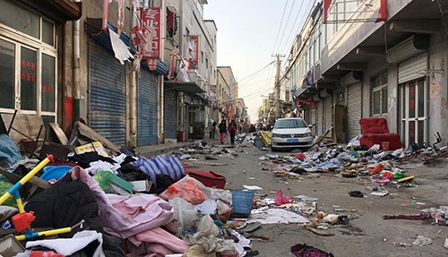 11月に北京市郊外で起きた大火事の後、街はゴーストタウンに（写真：ロイター/アフロ）