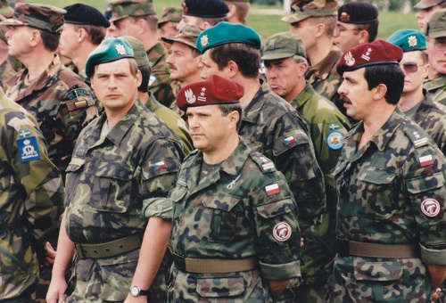 NATOの演習に参加する東欧諸国の兵士たち（写真：熊谷 徹）