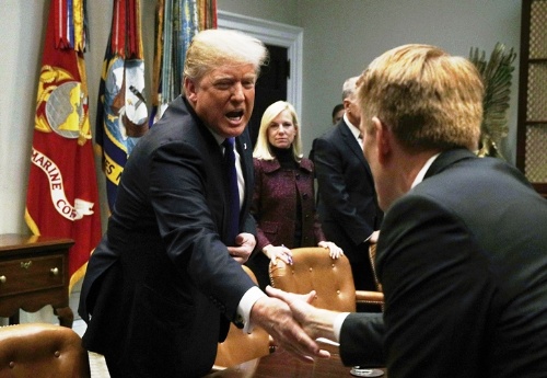 奇想天外な発言を繰り返すトランプ氏(写真:UPI/amanaimages)