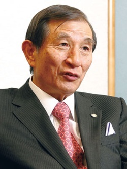 東急電鉄の野本弘文社長は、ネット時代に対応し組織体系を「楕円型」に改めた(写真:都築雅人)