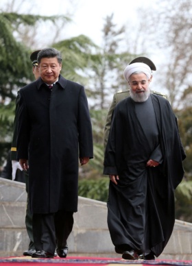今年1月、イランを訪問した中国の習近平・国家主席（左） （写真:AP/アフロ）