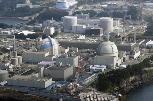 佐賀県知事が再稼働について同意した九州電力の玄海原発（写真:毎日新聞社/アフロ）