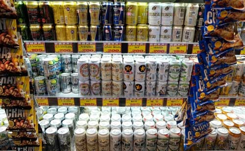 発泡酒と第三のビールは価格競争の激化も招いた（写真：ロイター/アフロ）