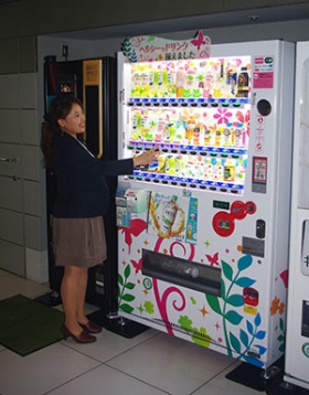 コカ・コーライーストジャパンが始めた「女性向け自動販売機」（千葉市）