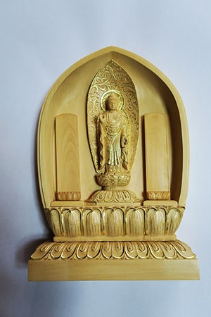 宗像が開発した、仏壇に替わる家庭用仏像