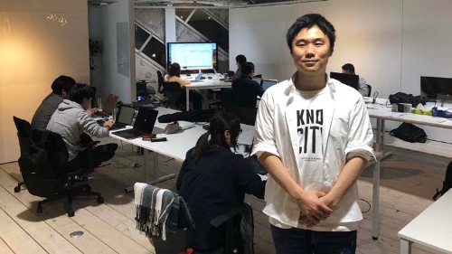 関洋二郎社長は慶應義塾大学在学中に公認会計士試験に合格した、企業の決算情報解析のプロ。大手監査法人勤務などを経て、2016年にゼノデータ・ラボを設立した。