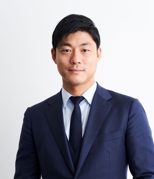 <span class="fontBold">永田暁彦(ながた・あきひこ)氏</span><br> 2007年慶応義塾大学商学部を卒業。同年ベンチャーキャピタルのインスパイアに入社。08年ユーグレナの社外取締役に就任。10年に取締役事業戦略部長としてユーグレナに完全移籍。18年から現職。