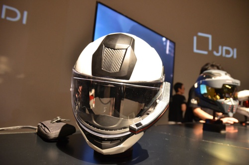 ヘルメットに外付けするディスプレーの試作品を披露
