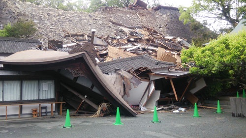 本震で崩壊した熊本大神宮