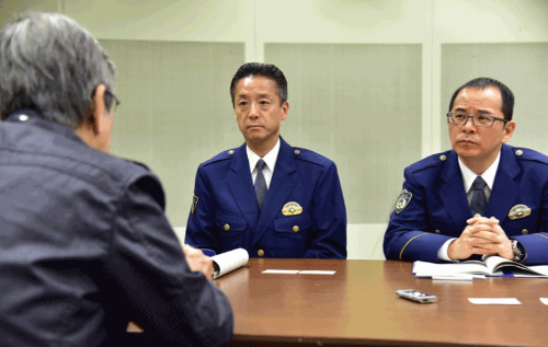 山下桂一警視(左)と村田尚徳警部