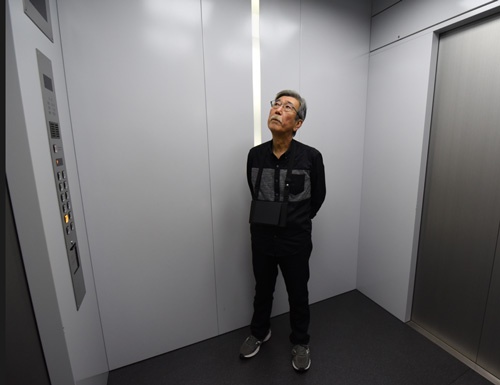 エレベーターでの閉じ込めをしばし体験