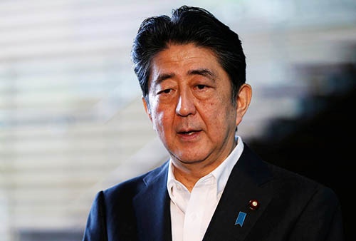 安倍内閣の支持率は急速に低下しているが…(写真:ロイター/アフロ)