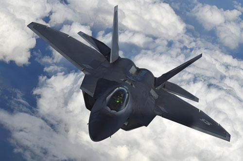 米軍のF22戦術戦闘機(写真:ロイター/アフロ)