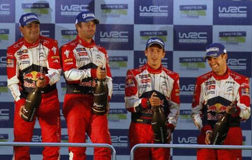 かつて、セバスチャン・ローブ（左から2番目）とチームメイトで、ローブによってシトロエンから追放されたオジェ（右端）。コドライバーのイングラシア(右から2人目)とともに、2019年はシトロエンに復帰する &copy;Citroen Racing