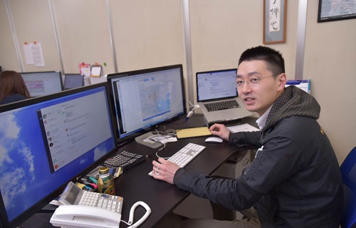 松田社長は会社を建て直すために、受注システムなども全面的に見直した(写真:菊池一郎)