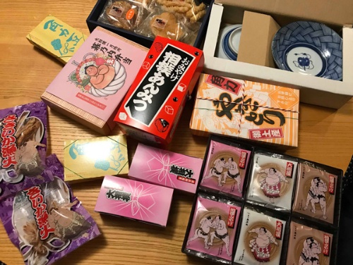 これがだいたい一人分で、4人で行ったのでこの4倍をもらったのです。お皿とか、結構おしゃれでした
