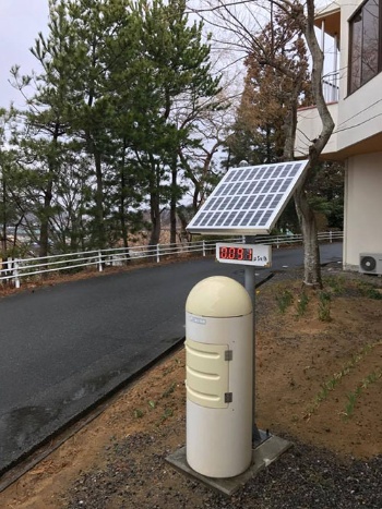 高野病院にある、線量を測る「モニタリングポスト」