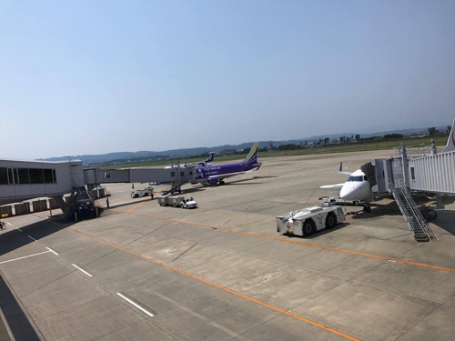 仙台空港。札幌行きは小さな飛行機でした