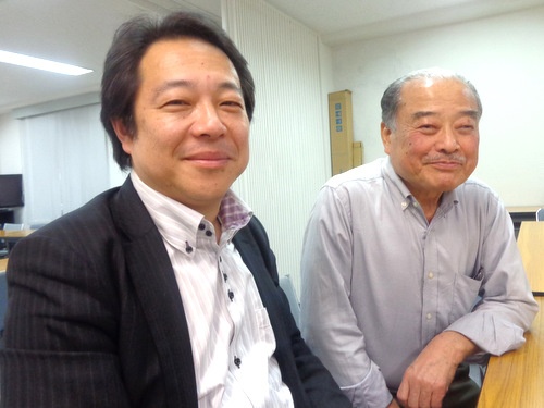 労働組合・東京管理職ユニオン委員長の鈴木剛さん（左）と、アドバイザーの設楽清嗣さん（右）