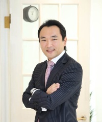 <b>居林 通</b>(いばやし・とおる) UBS証券 ウェルス・マネジメント本部 ジャパン・エクイティリサーチ・ヘッド エグゼクティブ ディレクター。1992年から2003年まで、国内大手投資信託にてアジア株および日本株のファンドマネージャーを歴任。その後2003年から2006年まで、ヘッジファンドにて日本株の運用などに携わった。2006年9月、UBSウェルス・マネジメント部門のアナリストとしてUBS証券に入社。富裕層顧客に向けて、日本の株式、経済動向を分析し、国内・海外に発信している。