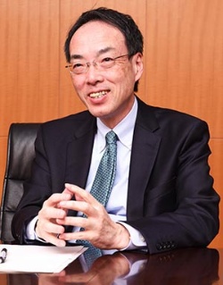 森信親(もり・のぶちか)氏金融庁長官東京出身。東京大学教養学部卒業後、大蔵省(のちの財務省)に入省。金融庁総務企画局総務課長、総括審議官、検査局長、監督局長などを経て2015年7月、金融庁長官に就任。