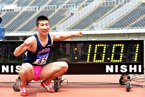 2013年4月29日、当時17歳の桐生祥秀選手は100メートル10秒01の記録を出すが足踏みを続け、10秒の壁を破るまでにそれから約4年4カ月を要した。(写真:アフロスポーツ)