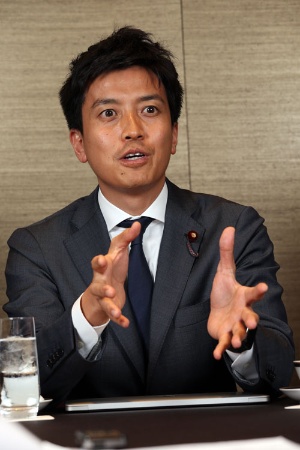 <b>小林史明氏(34)</b><br />2007年上智大卒、NTTドコモ入社12年衆院議員初当選、自民党青年局長代理。広島県出身。
