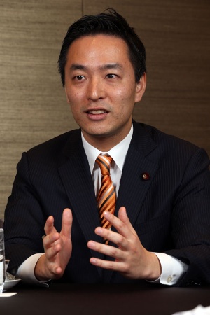 <b>村井英樹氏(36)</b><br />2003年東京大卒、財務省入省。12年衆院議員初当選、自民党副幹事長。埼玉県出身。