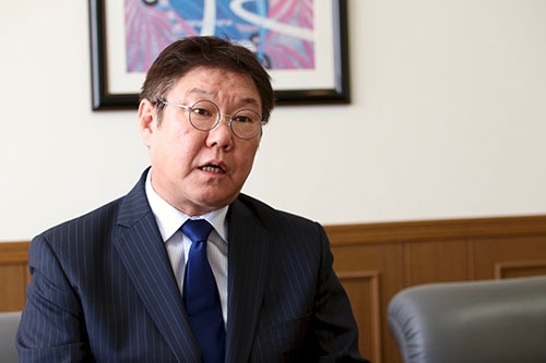 APUの今村正治副学長