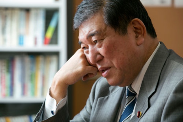 石破氏 ゴジラを攻撃した戦車はどこから来たか 日経ビジネス電子版