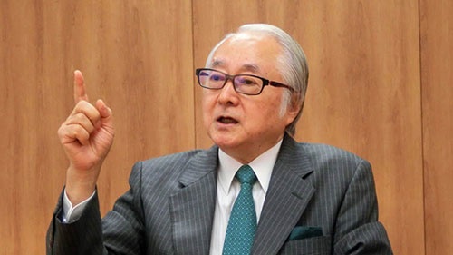 長門正貢(ながと・まさつぐ)1948年生まれ。1972年4月日本興業銀行入行、1976年フレッチャー法律外交大学院(国際関係論)修士取得。2001年日本興業銀行常務執行役員を経て2002年にみずほ銀行常務執行役員。2003年みずほコーポレート銀行常務執行役員。2006年6月富士重工業専務執行役員。同社専務、副社長を経て、2011年6月シティバンク銀行副会長。2012年1月同社取締役会長。2015年5月ゆうちょ銀行取締役兼代表執行役社長、2016年4月より現職。