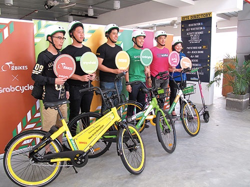 3月9日に自転車シェアリングのマーケットプレイスを発表。右から3番目がグラブベンチャーズのルーベン・ライ氏
