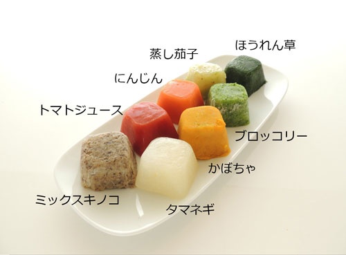 写真は筆者クリコさんが、時短調理のために考案した冷凍野菜ピュレCube(キューブ)。色取り豊かな野菜ピュレ(茹でてミキサーにかけたもの)を小分け冷凍し、色々な料理に活用できます。