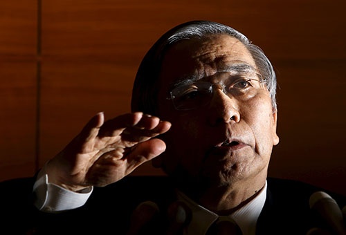 日銀の黒田総裁は再任されることになったが、異次元緩和の出口戦略は未だ示していない(写真:ロイター/アフロ)