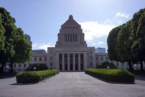 セクハラ疑惑などで、国会は空転が続いている