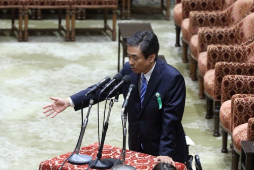 参考人招致に出席した柳瀬唯夫元首相秘書官（写真：Motoo Naka/アフロ）