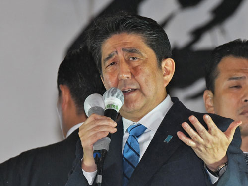 安倍首相は憲法改正で名を残したいだけだ 日経ビジネス電子版