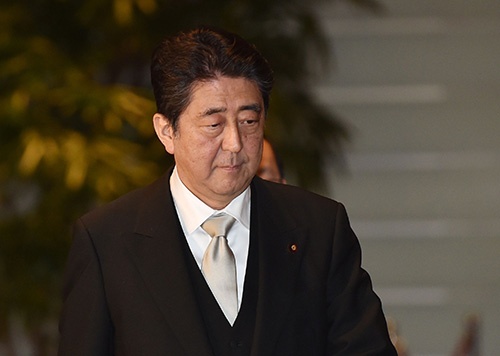 <b>安倍首相は衆院選で大勝したが、デフレ脱却はまだ達成できていない</b><br />(写真:AFP/アフロ)