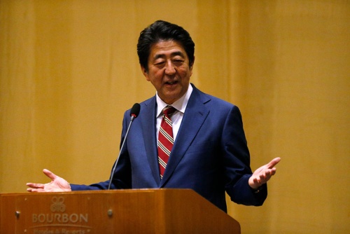 来年7月に控える参議院選挙に安倍首相はどう臨むか(写真:AP/アフロ)