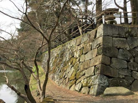 明智光秀の居城時の名残りを残す石垣