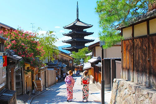 京都の寺院は日本文化の海外発信にも大きな役割を担う