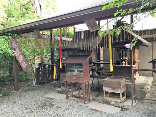 橋姫を祭る「橋姫神社」