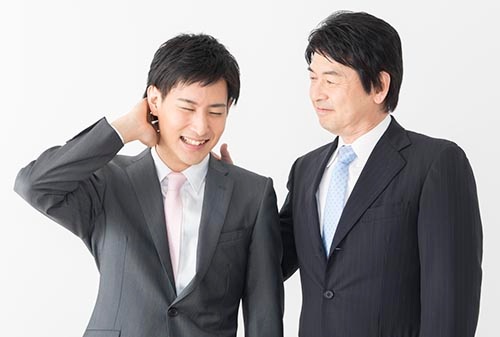 部下の能力を伸ばすには、ほめることが不可欠だ。(写真:PIXTA)