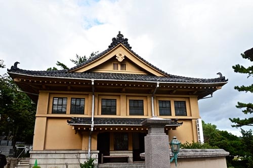 日清戦争(1894年7月~1895年3月)に勝利した日本は、山口県下関の料亭「春帆楼」において講和会議を開催した。1895年4月17日、日本と清の両国は講和条約に調印。写真は講和会議の舞台となった「春帆楼」の隣接地に開館した「日清講和記念館」(山口県下関市阿弥陀寺町) (写真:PIXTA)