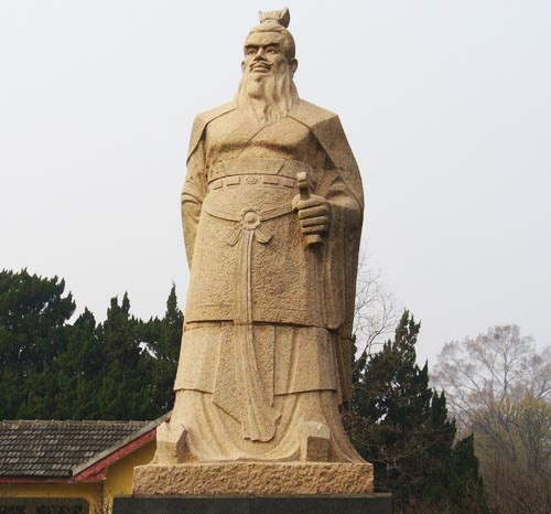 呉の初代皇帝・孫権（182～252年）像。江蘇省・南京の「孫権紀念館」にある。（写真：PIXTA）