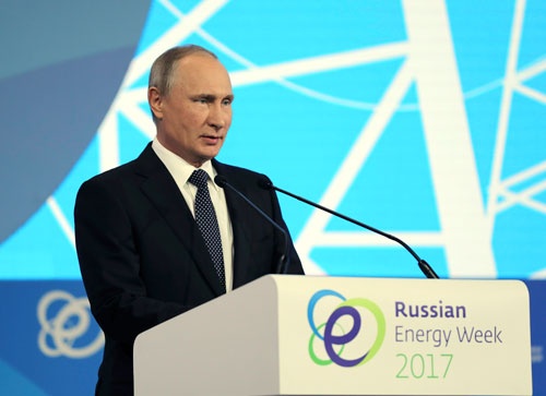 ロシア経済の回復に自信を深めるプーチン大統領 (写真= ロイター/アフロ)