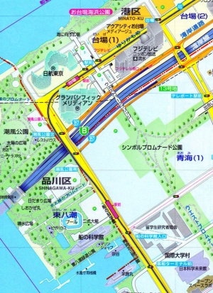 『シティマップル 全東道路地図』（2001年発売）お台場のフジテレビ本社などが立体で描かれている。中央を走る紫色の首都高湾岸線に注目。一般道（黄色）と立体交差する箇所に、影が落ちている…。